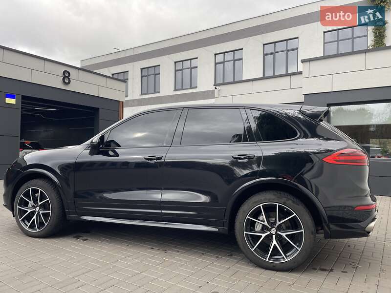 Внедорожник / Кроссовер Porsche Cayenne 2016 в Черкассах