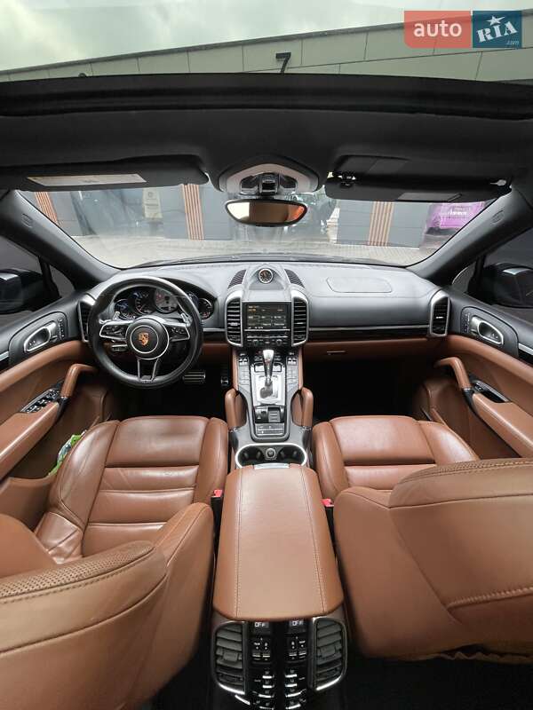 Внедорожник / Кроссовер Porsche Cayenne 2016 в Черкассах