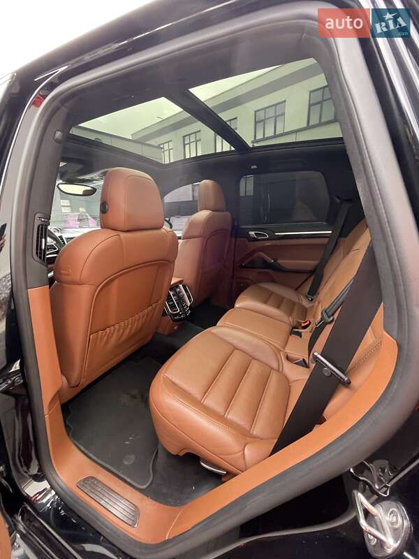 Внедорожник / Кроссовер Porsche Cayenne 2016 в Черкассах