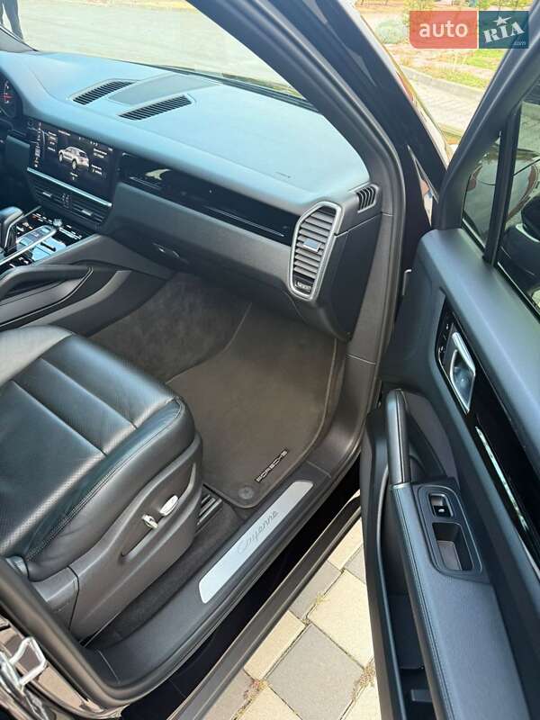 Внедорожник / Кроссовер Porsche Cayenne 2017 в Одессе