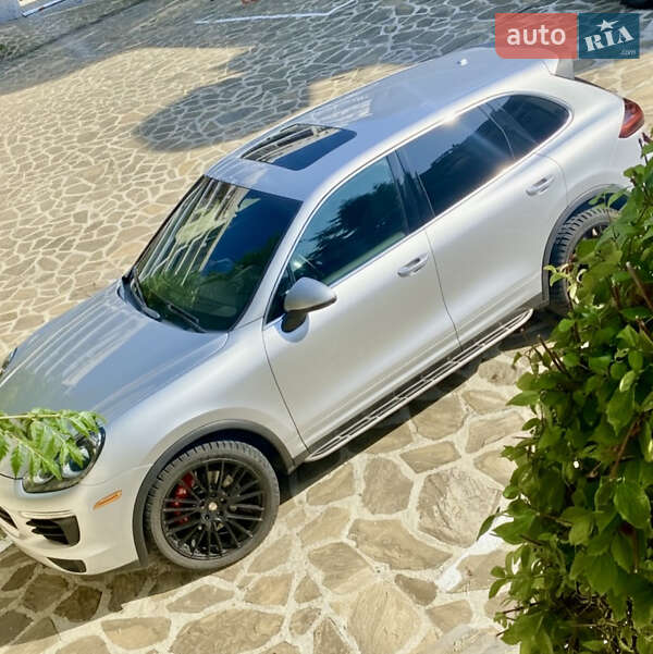 Внедорожник / Кроссовер Porsche Cayenne 2015 в Киеве