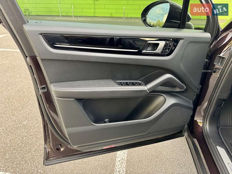 Внедорожник / Кроссовер Porsche Cayenne 2018 в Киеве фото 38 Внедорожник / Кроссовер Porsche Cayenne 2018 в Киеве