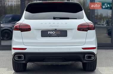 Внедорожник / Кроссовер Porsche Cayenne 2016 в 