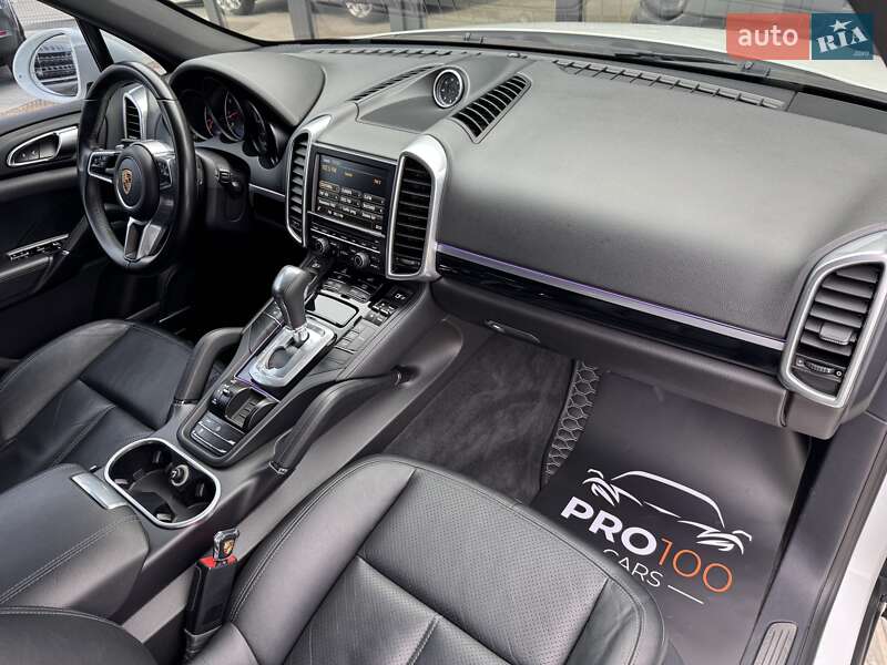 Внедорожник / Кроссовер Porsche Cayenne 2016 в Киеве