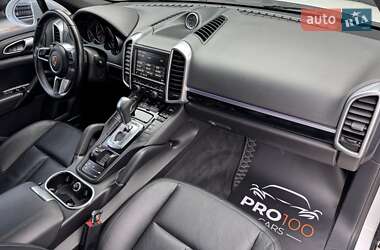 Внедорожник / Кроссовер Porsche Cayenne 2016 в 