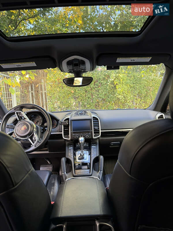 Внедорожник / Кроссовер Porsche Cayenne 2015 в Киеве