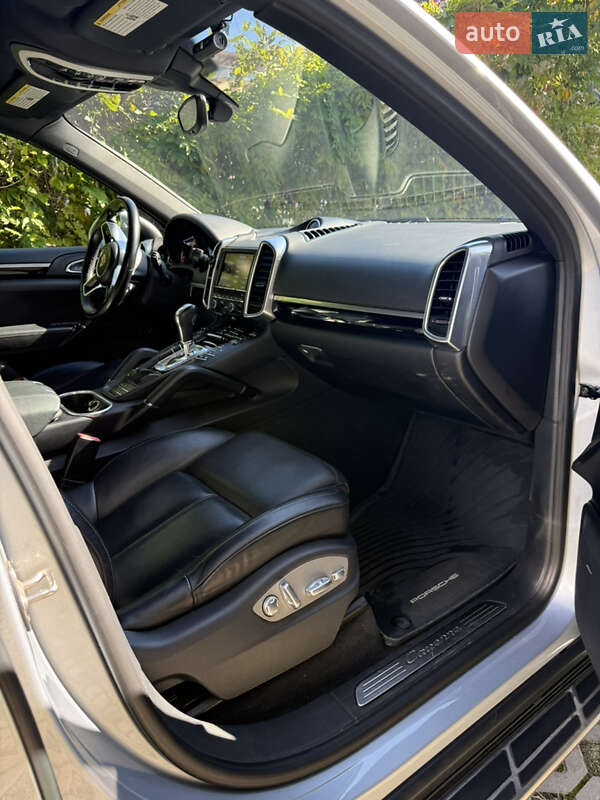 Внедорожник / Кроссовер Porsche Cayenne 2015 в Киеве