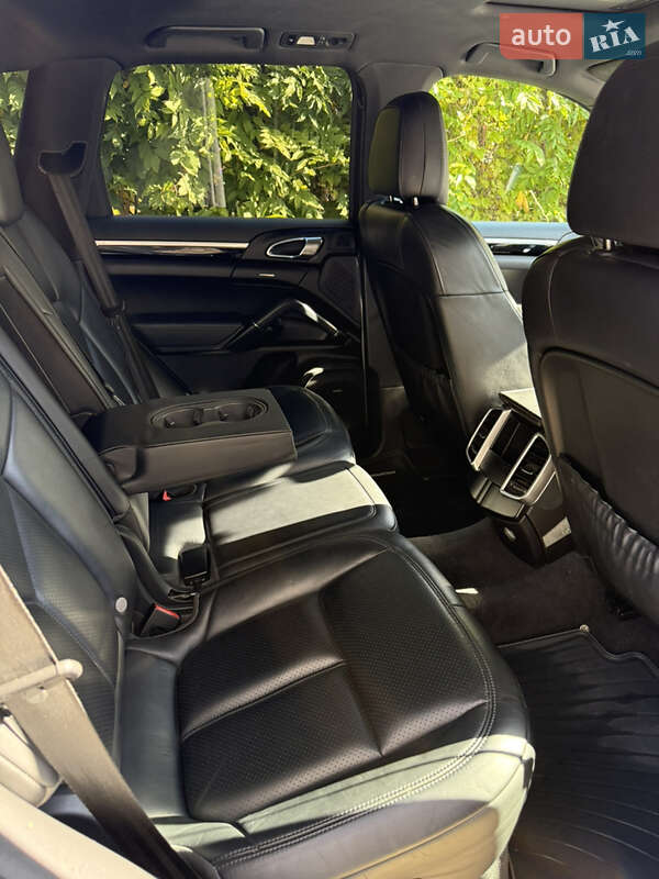 Внедорожник / Кроссовер Porsche Cayenne 2015 в Киеве