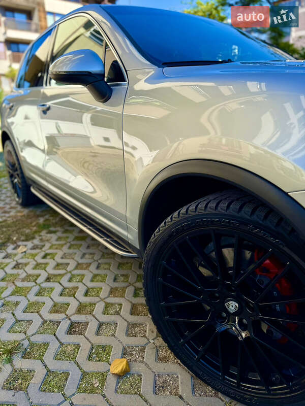 Внедорожник / Кроссовер Porsche Cayenne 2015 в Киеве