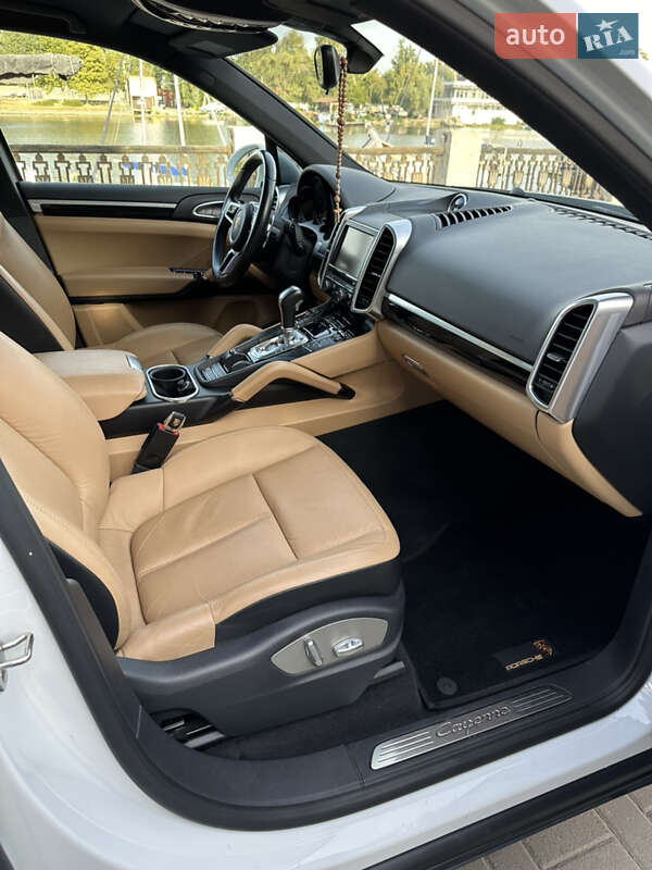 Внедорожник / Кроссовер Porsche Cayenne 2015 в Днепре фото 21 Внедорожник / Кроссовер Porsche Cayenne 2015 в Днепре