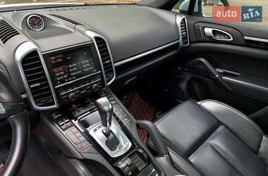 Позашляховик / Кросовер Porsche Cayenne 2014 в  фото 40 Позашляховик / Кросовер Porsche Cayenne 2014 в