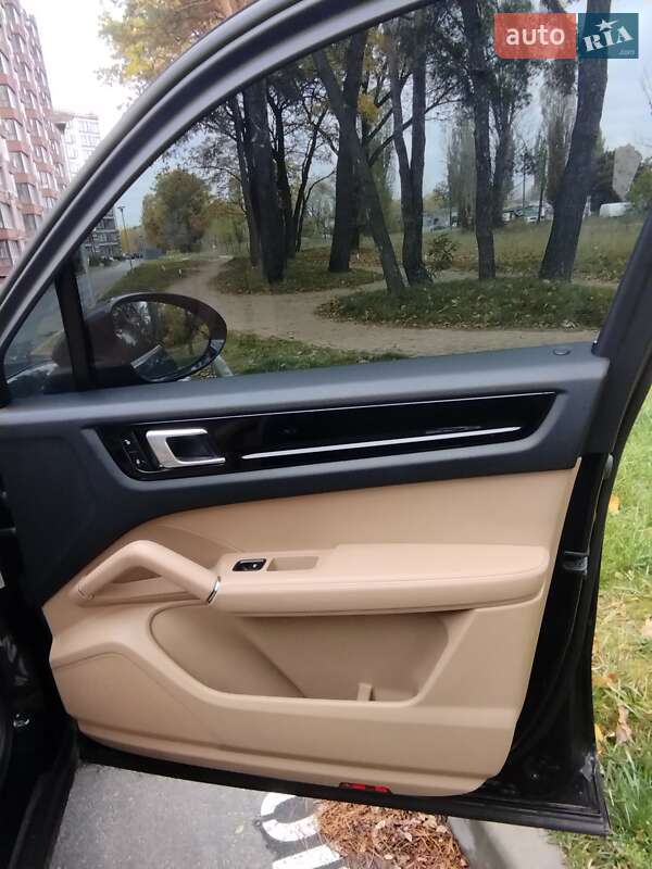 Позашляховик / Кросовер Porsche Cayenne 2018 в Чернігові фото 28 Позашляховик / Кросовер Porsche Cayenne 2018 в Чернігові