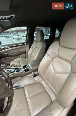 Внедорожник / Кроссовер Porsche Cayenne 2012 в 