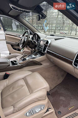 Внедорожник / Кроссовер Porsche Cayenne 2012 в 