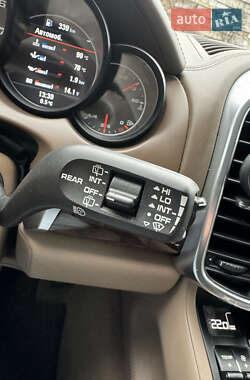 Внедорожник / Кроссовер Porsche Cayenne 2012 в 