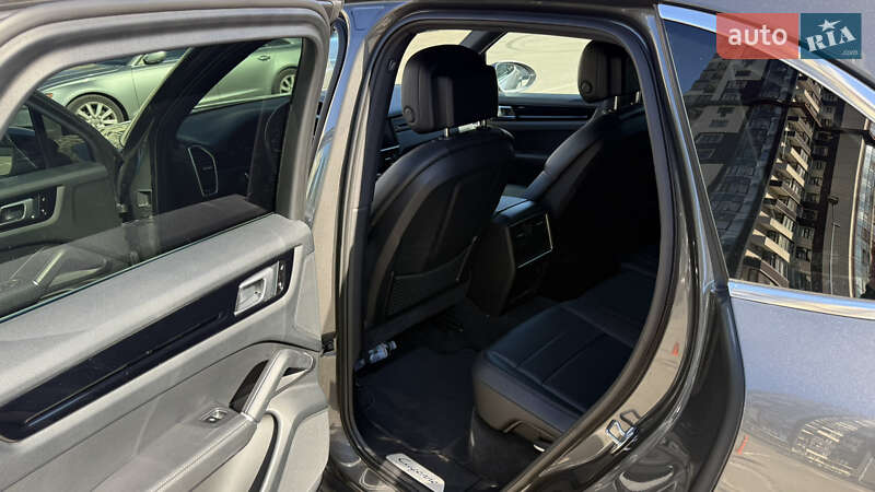 Внедорожник / Кроссовер Porsche Cayenne 2018 в Киеве фото 11 Внедорожник / Кроссовер Porsche Cayenne 2018 в Киеве