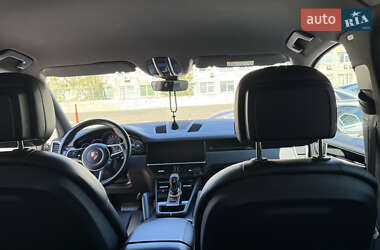 Внедорожник / Кроссовер Porsche Cayenne 2018 в 