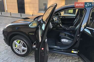 Внедорожник / Кроссовер Porsche Cayenne 2015 в 