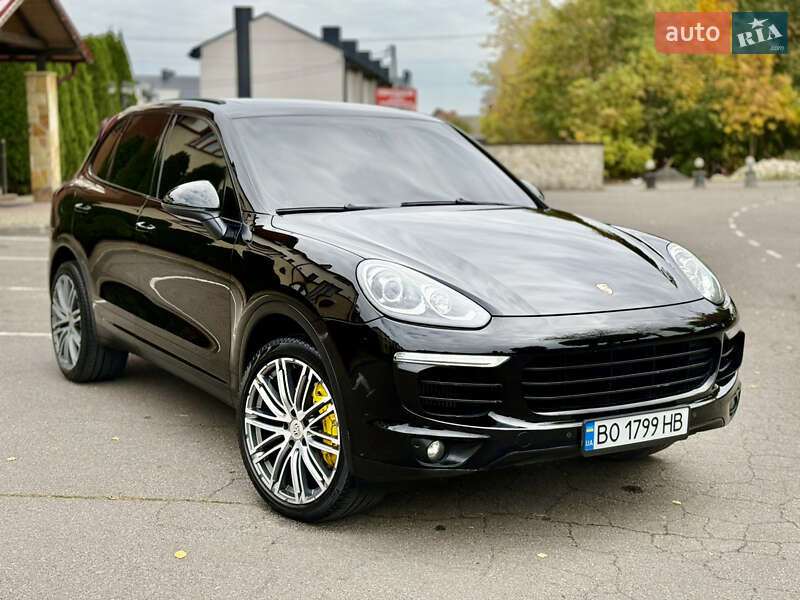 Внедорожник / Кроссовер Porsche Cayenne 2015 в 