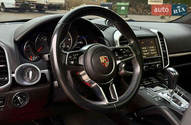 Внедорожник / Кроссовер Porsche Cayenne 2015 в 
