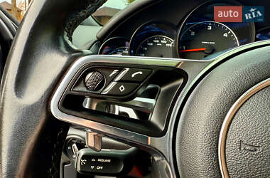 Внедорожник / Кроссовер Porsche Cayenne 2015 в 