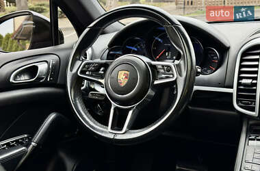 Внедорожник / Кроссовер Porsche Cayenne 2015 в 