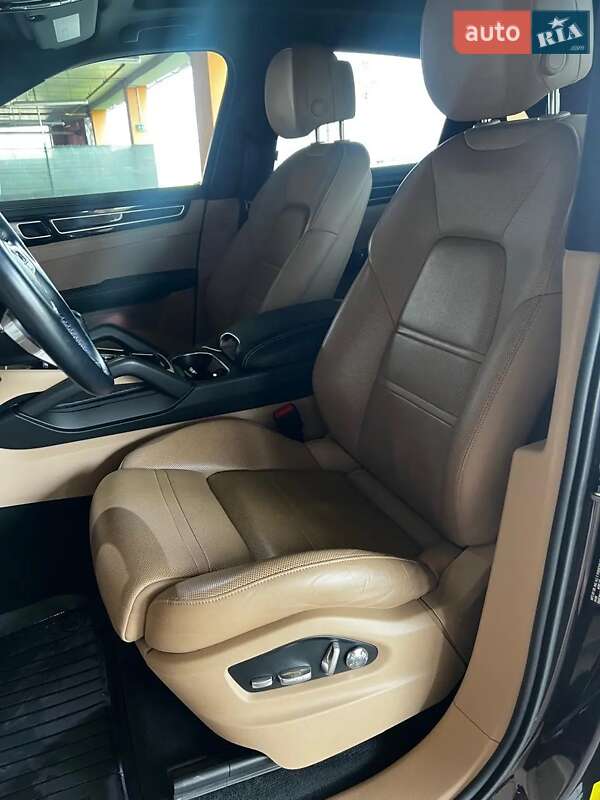 Позашляховик / Кросовер Porsche Cayenne 2018 в Львові