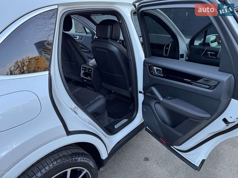 Внедорожник / Кроссовер Porsche Cayenne 2019 в Киеве