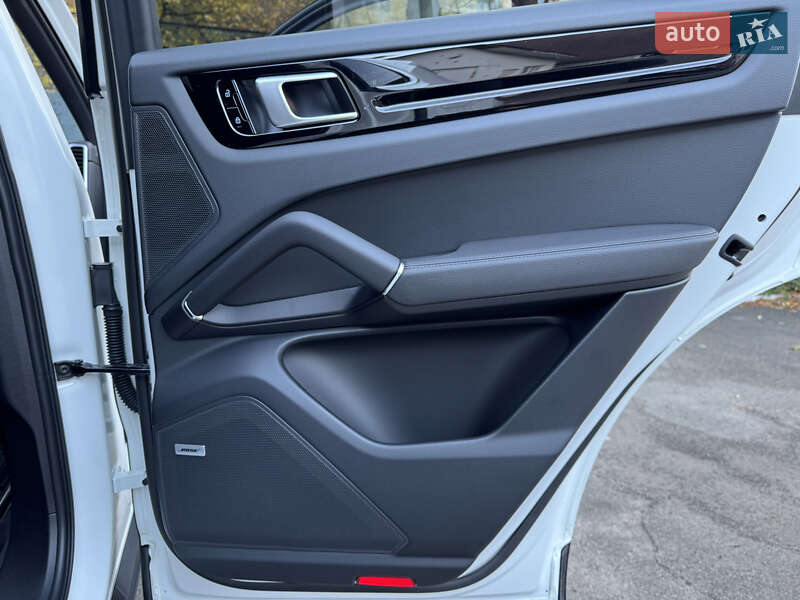 Внедорожник / Кроссовер Porsche Cayenne 2019 в Киеве