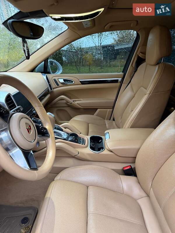 Внедорожник / Кроссовер Porsche Cayenne 2016 в Киеве