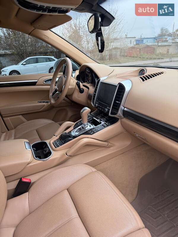 Внедорожник / Кроссовер Porsche Cayenne 2016 в Киеве