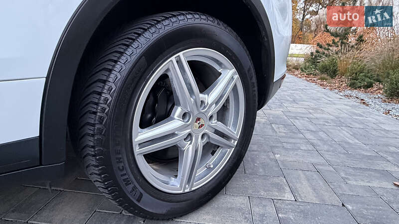 Внедорожник / Кроссовер Porsche Cayenne 2014 в Луцке