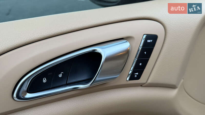 Внедорожник / Кроссовер Porsche Cayenne 2014 в Луцке