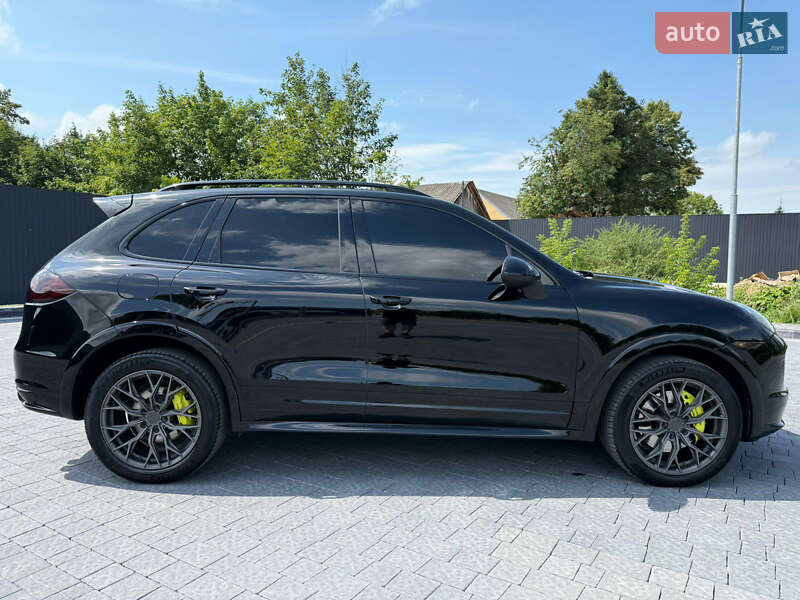 Позашляховик / Кросовер Porsche Cayenne 2013 в Самборі