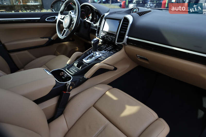 Позашляховик / Кросовер Porsche Cayenne 2015 в Києві