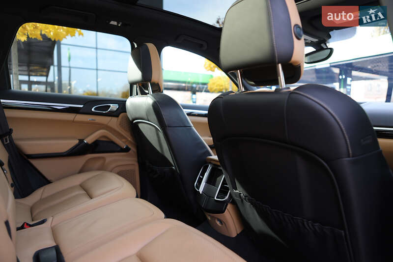 Позашляховик / Кросовер Porsche Cayenne 2015 в Києві