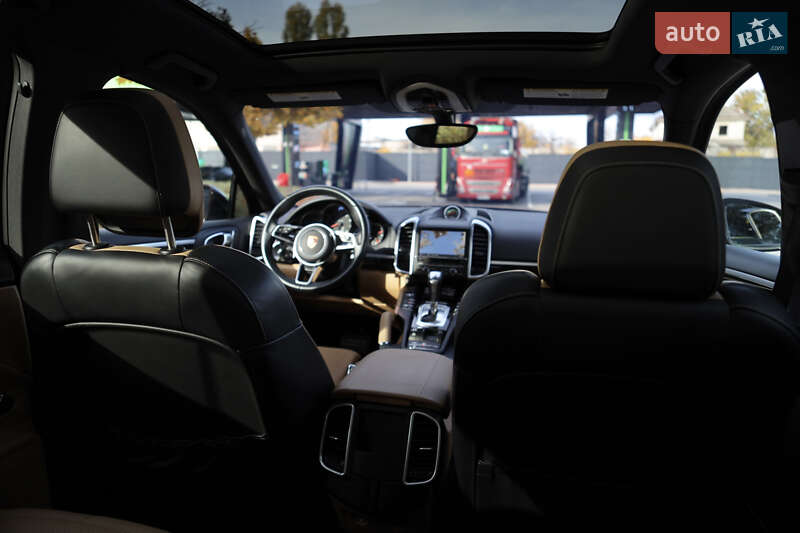 Позашляховик / Кросовер Porsche Cayenne 2015 в Києві