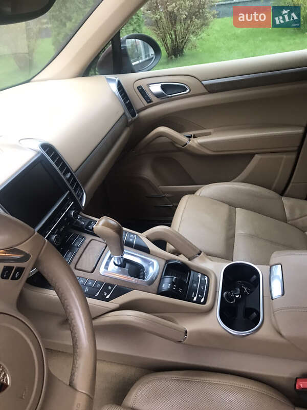 Внедорожник / Кроссовер Porsche Cayenne 2011 в Киеве