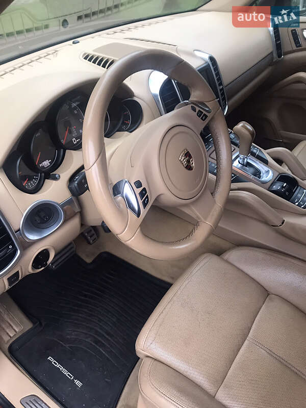 Внедорожник / Кроссовер Porsche Cayenne 2011 в Киеве