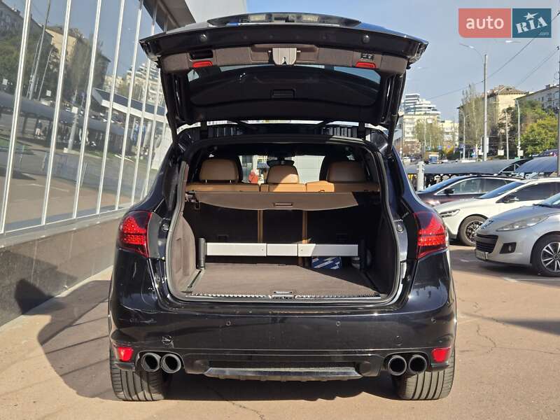 Внедорожник / Кроссовер Porsche Cayenne 2010 в Киеве