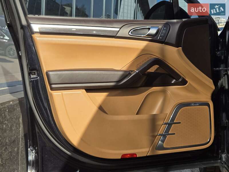 Внедорожник / Кроссовер Porsche Cayenne 2010 в Киеве