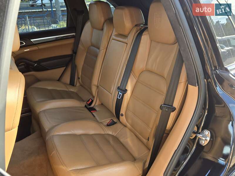 Внедорожник / Кроссовер Porsche Cayenne 2010 в Киеве