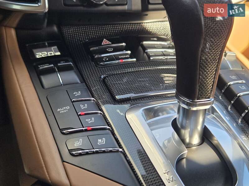 Внедорожник / Кроссовер Porsche Cayenne 2010 в Киеве