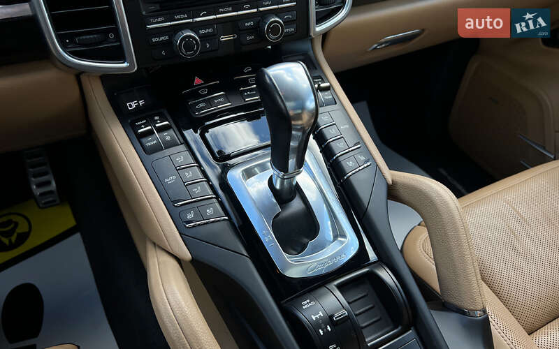 Внедорожник / Кроссовер Porsche Cayenne 2016 в Львове