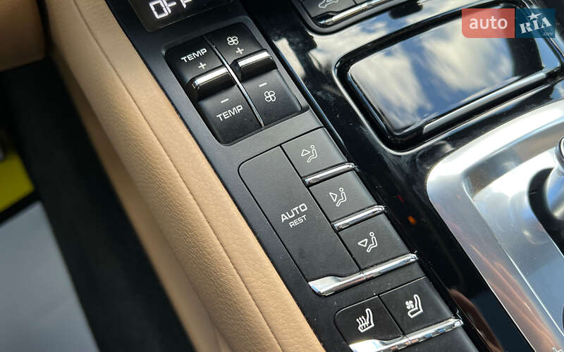 Внедорожник / Кроссовер Porsche Cayenne 2016 в Львове