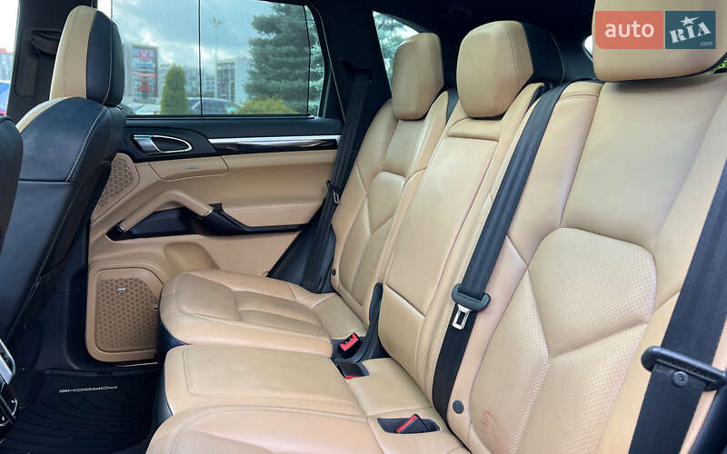 Внедорожник / Кроссовер Porsche Cayenne 2016 в Львове