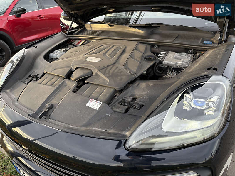 Позашляховик / Кросовер Porsche Cayenne 2018 в Києві