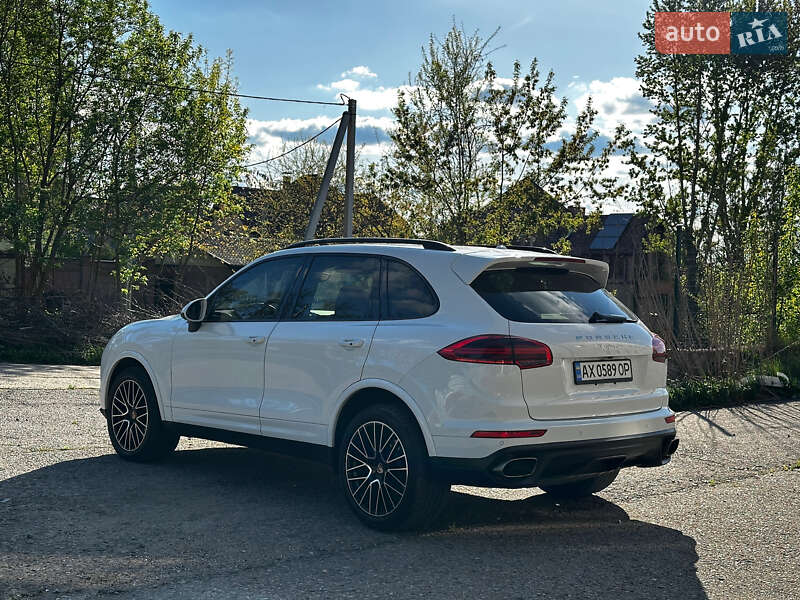 Позашляховик / Кросовер Porsche Cayenne 2015 в Харкові