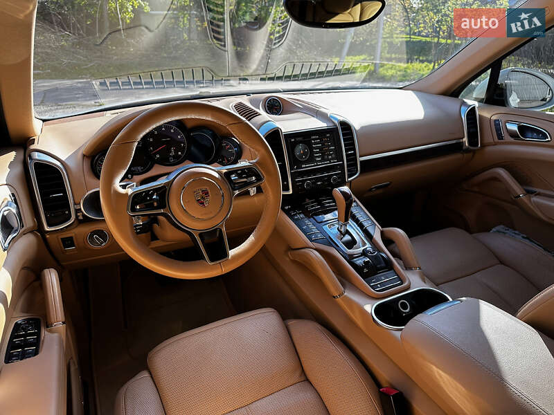 Позашляховик / Кросовер Porsche Cayenne 2015 в Харкові