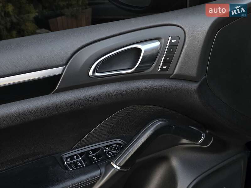 Позашляховик / Кросовер Porsche Cayenne 2011 в Тернополі